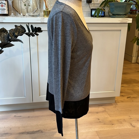 EUC Vince scoop neck metallic pewter finish bodice with black wide hem and cuffs - Picture 5 of 8